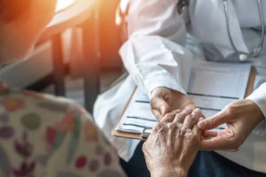 Early Symptoms of Parkinson’s Experts Want You to Know and When to See a Doctor